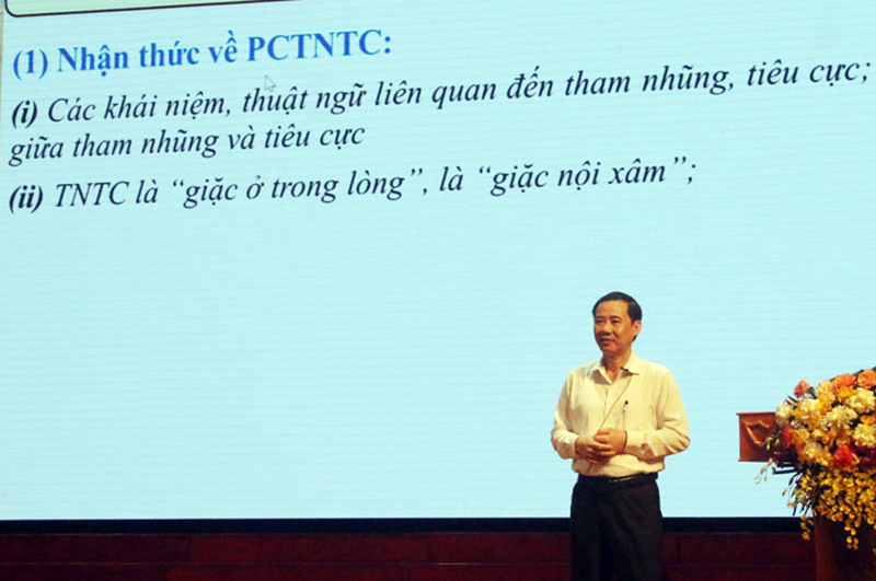 Đồng chí Nguyễn Thái Học, Phó Trưởng Ban Nội chính Trung ương giới thiệu nội dung cốt lõi Cuốn sách về công tác phòng chống tham nhũng, tiêu cực của Tổng Bí thư Nguyễn Phú Trọng