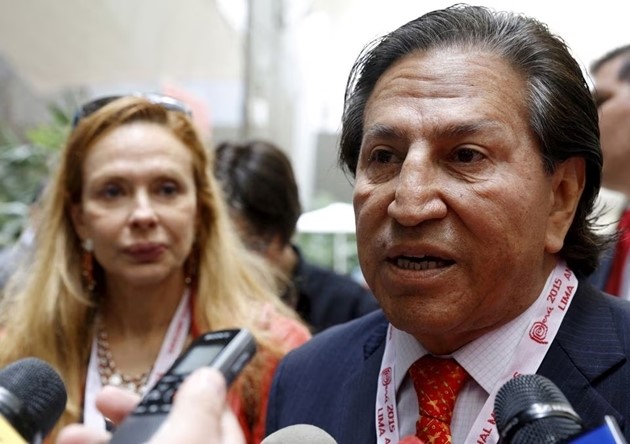  Cựu Tổng thống Peru Alejandro Toledo và phu nhân Eliane Karp đến dự Hội nghị Thường niên IMF/Ngân hàng Thế giới năm 2015 tại Lima, Peru, ngày 8/10/2015. Ảnh: REUTERS/Guadalupe Pardo