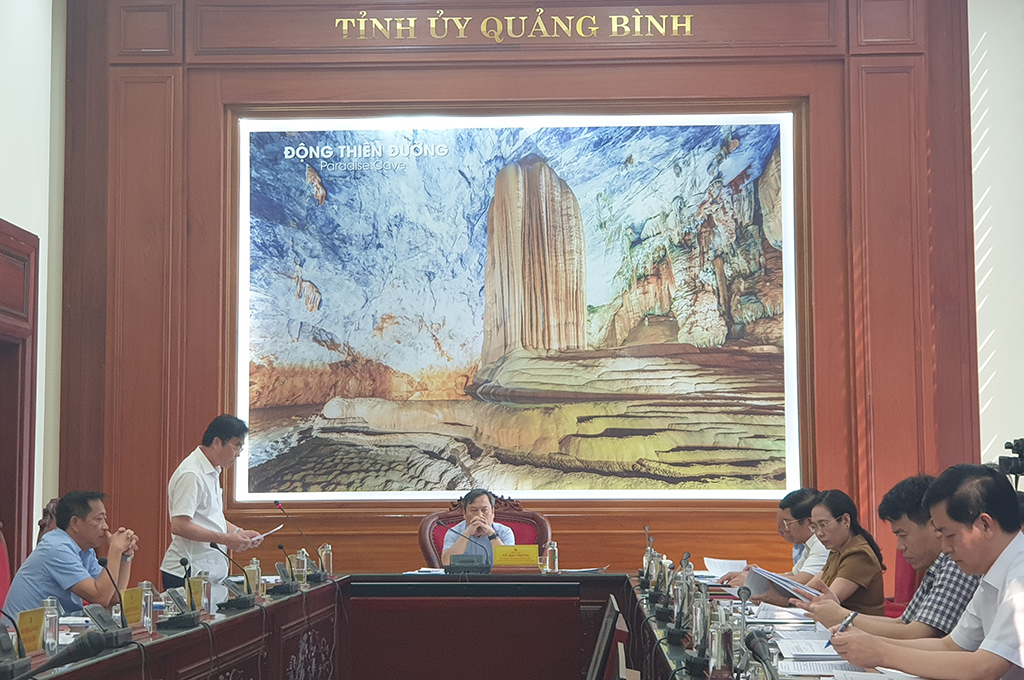 Quang cảnh Phiên họp