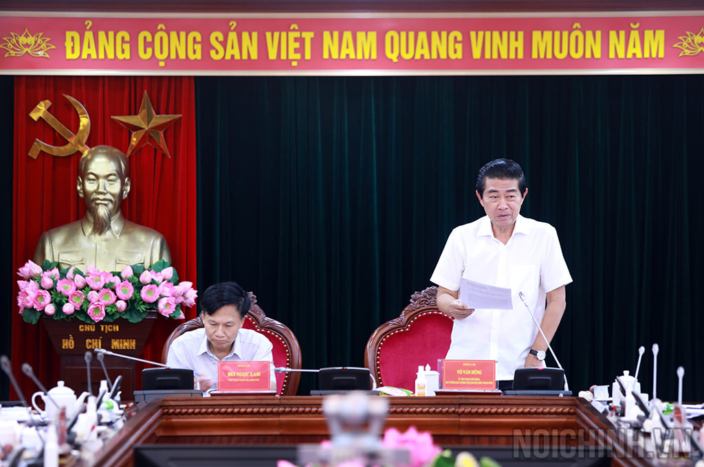 Đồng chí Võ Văn Dũng, Ủy viên Trung ương Đảng, Phó Trưởng Ban Thường trực Ban Nội chính Trung ương, Ủy viên Ban Chỉ đạo Trung ương về phòng, chống tham nhũng, tiêu cực, Phó Trưởng Ban Thường trực Ban Chỉ đạo tổng kết việc thực hiện Chỉ thị 33-CT/TW của Bộ Chính trị phát biểu 