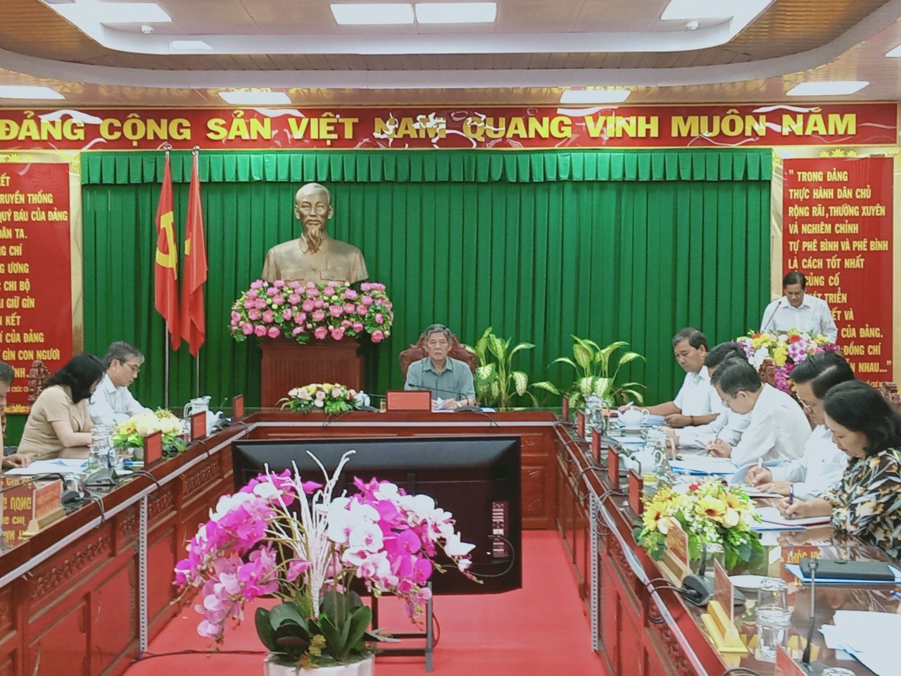 Quang cảnh Phiên họp