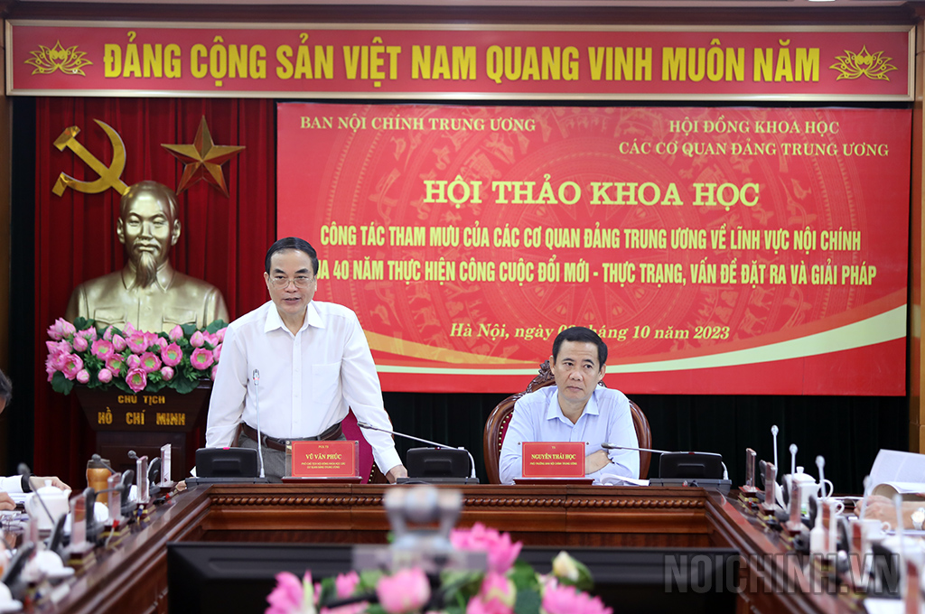 PGS. TS. Vũ Văn Phúc, Phó Chủ tịch Hội đồng Khoa học các cơ quan Đảng Trung ương phát biểu tại Hội thảo