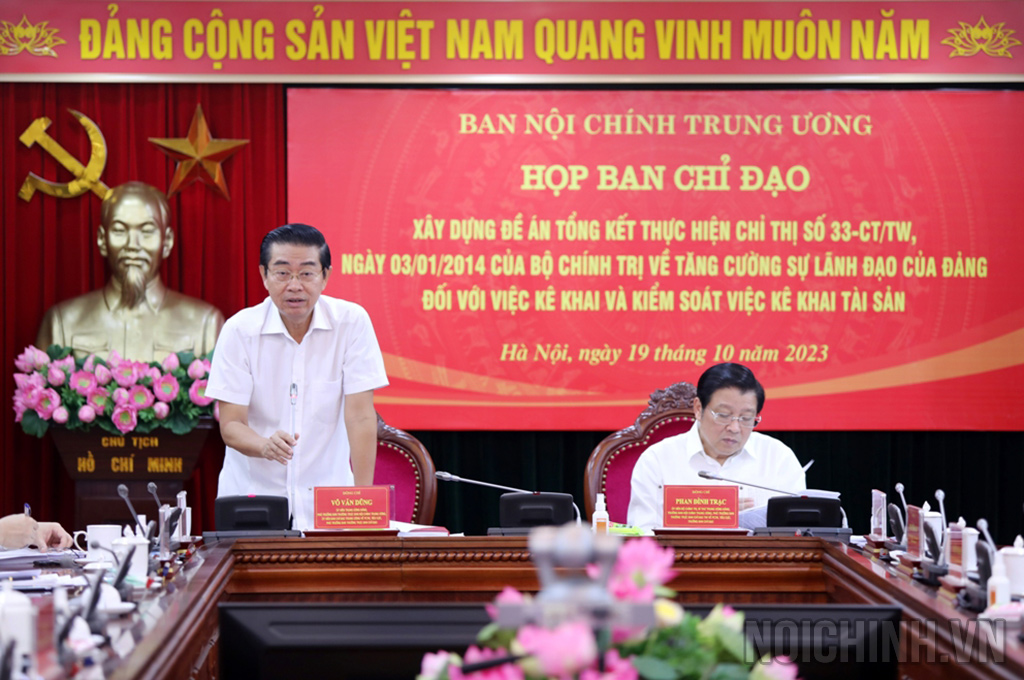 Đồng chí Võ Văn Dũng, Ủy viên Trung ương Đảng, Phó Trưởng ban Thường trực Ban Nội chính Trung ương, Ủy viên Ban Chỉ đạo Trung ương về PCTNTC, Phó Trưởng ban Thường trực Ban Chỉ đạo xây dựng Đề án phát biểu tại Cuộc họp