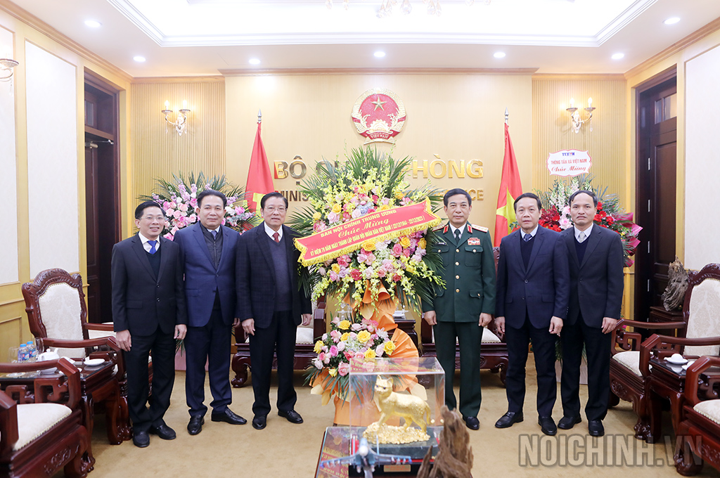 Lãnh đạo Ban Nội chính Trung ương chúc mừng 79 năm ngày thành lập Quân đội nhân dân Việt Nam và 34 năm Ngày hội Quốc phòng toàn dân