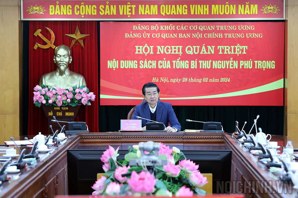 Đồng chí Võ Văn Dũng, Ủy viên Trung ương Đảng, Phó Trưởng ban Thường trực, Bí thư Đảng ủy cơ quan Ban Nội chính Trung ương, Ủy viên Ban Chấp hành Đảng bộ Khối các cơ quan Trung ương chủ trì chủ trì tại điểm cầu Ban Nội chính Trung ương