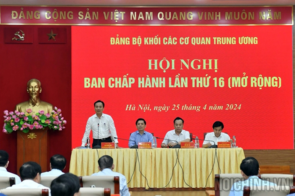 Các đồng chí chủ trì Hội nghị