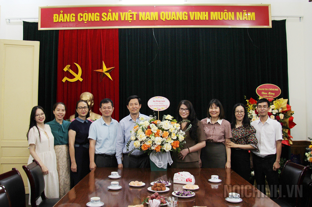 Vụ Pháp luật