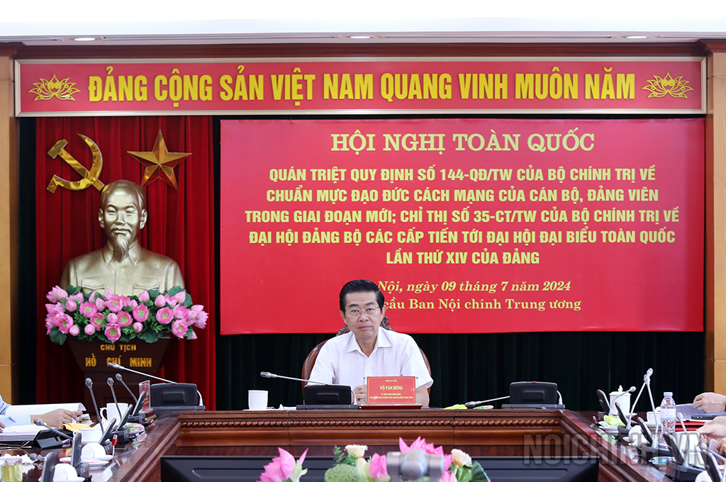 Đồng chí Võ Văn Dũng, Ủy viên Trung ương Đảng, Phó Trưởng ban Thường trực, Bí thư Đảng ủy Cơ quan Ban Nội chính Trung ương chủ trì tại điểm cầu Ban Nội chính Trung ương