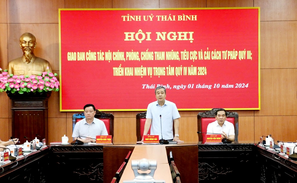 Đồng chí Ngô Đông Hải, Ủy viên Trung ương Đảng, Bí thư Tỉnh ủy, Trưởng Ban Chỉ đạo phòng, chống tham nhũng, tiêu cực tỉnh Thái Bình phát biểu tại Hội nghị