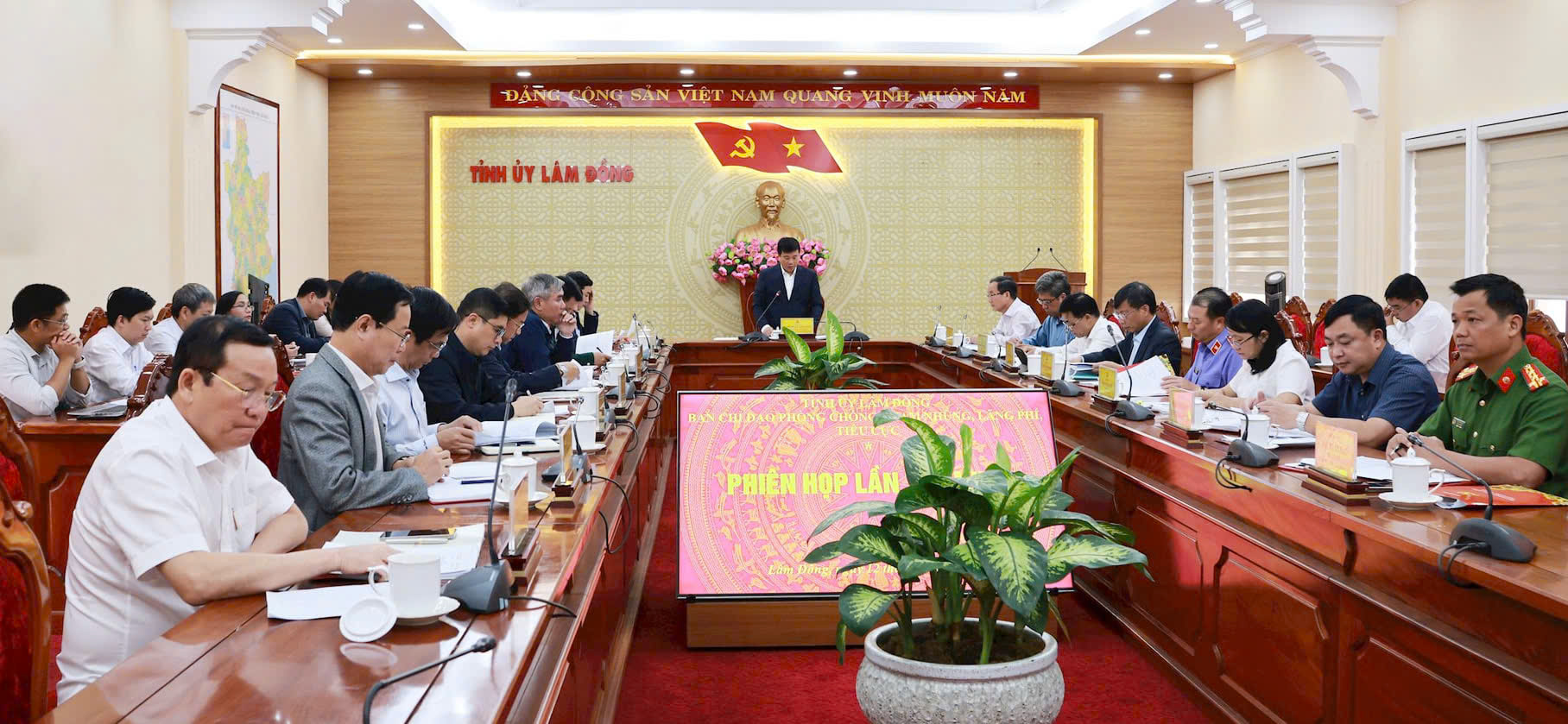 Toàn cảnh Phiên họp