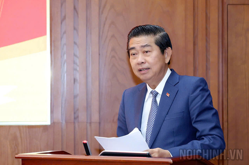 Đồng chí Võ Văn Dũng, Phó Trưởng ban Thường trực Ban Nội chính Trung ương, Ủy viên Ban Chỉ đạo phát biểu tại Hội nghị