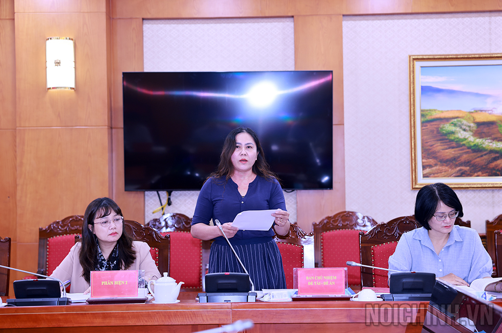 Thạc sỹ Trần Thị Hoa, Chuyên viên chính, Văn phòng Ban Nội chính Trung ương Chủ nhiệm đề án trình bày báo cáo tóm tắt đề án