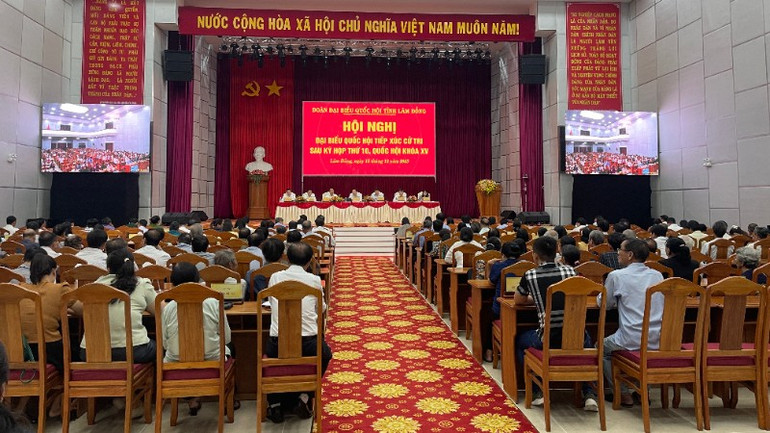 Toàn cảnh buổi tiếp xúc