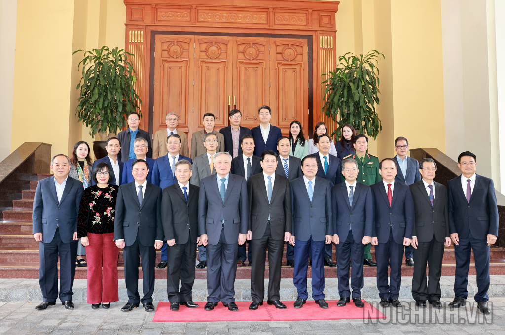 Đồng chí Lương Cường, Ủy viên Bộ Chính trị, Chủ tịch nước Cộng hòa xã hội chủ nghĩa Việt Nam, Trưởng Ban Chỉ đạo Cải cách tư pháp Trung ương và đại biểu dự Phiên họp