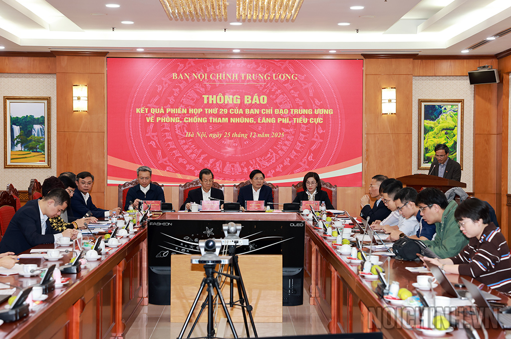 Quang cảnh buổi làm việc