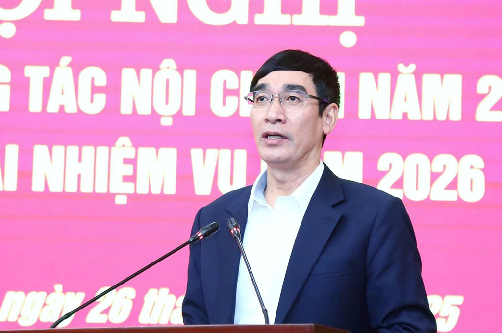 Đồng chí Nguyễn Ngọc Tiến, Ủy viên Ban Thường vụ, Trưởng Ban Nội chính Tỉnh ủy, Phó Trưởng Ban Thường trực Ban Chỉ đạo tỉnh phát biểu tại Hội nghị