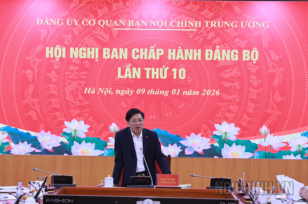 Đồng chí Đặng Văn Dũng, Phó Trưởng Ban, Bí thư Đảng ủy cơ quan phát biểu kết luận Hội nghị