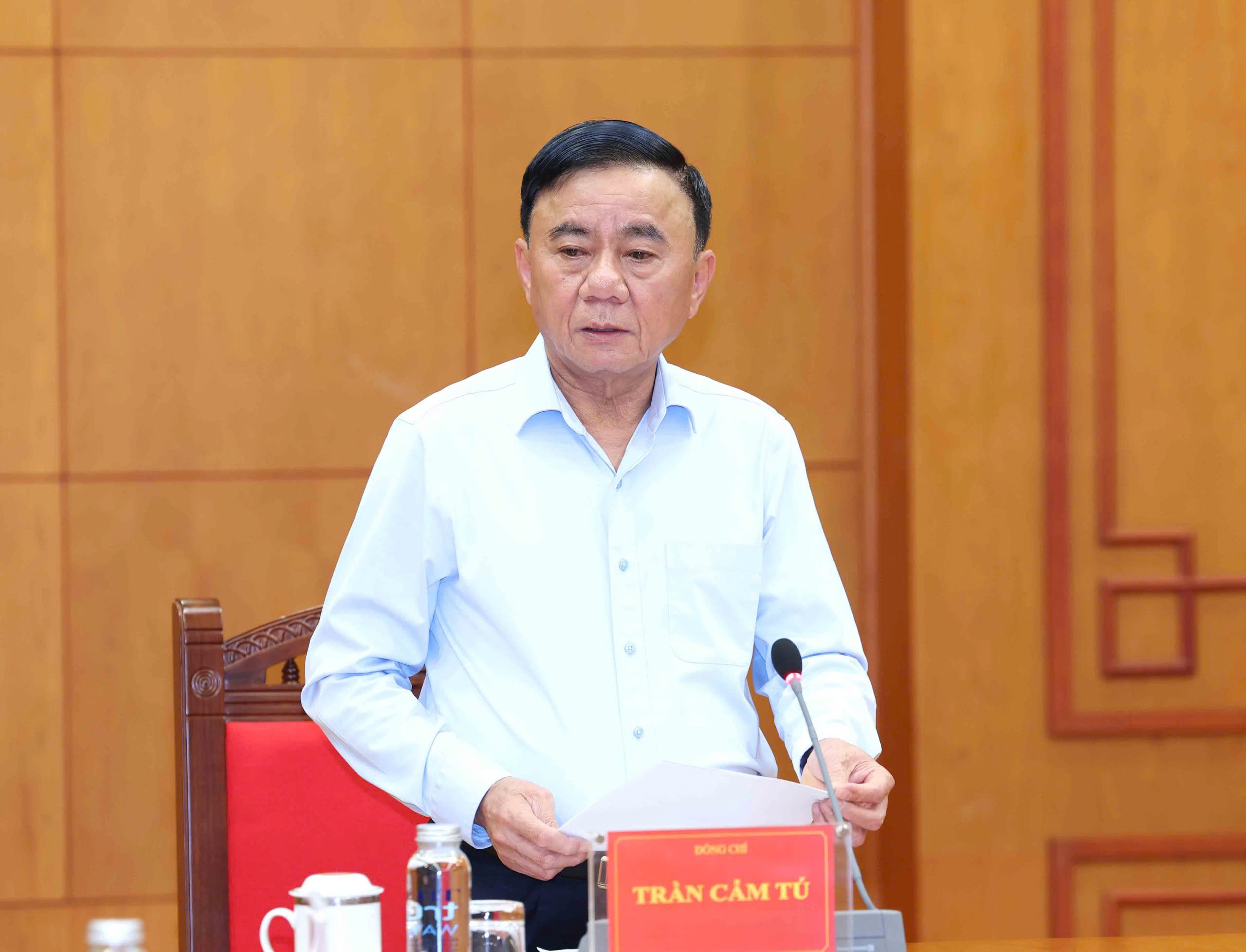 Đồng chí Trần Cẩm Tú, Ủy viên Bộ Chính trị, Thường trực Ban Bí thư, Trưởng Ban Chỉ đạo xây dựng Đề án phát biểu