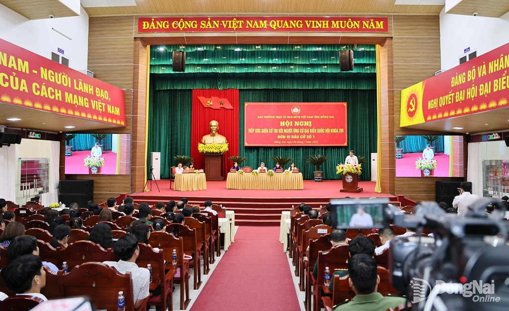 Toàn cảnh buổi tiếp xúc cử tri