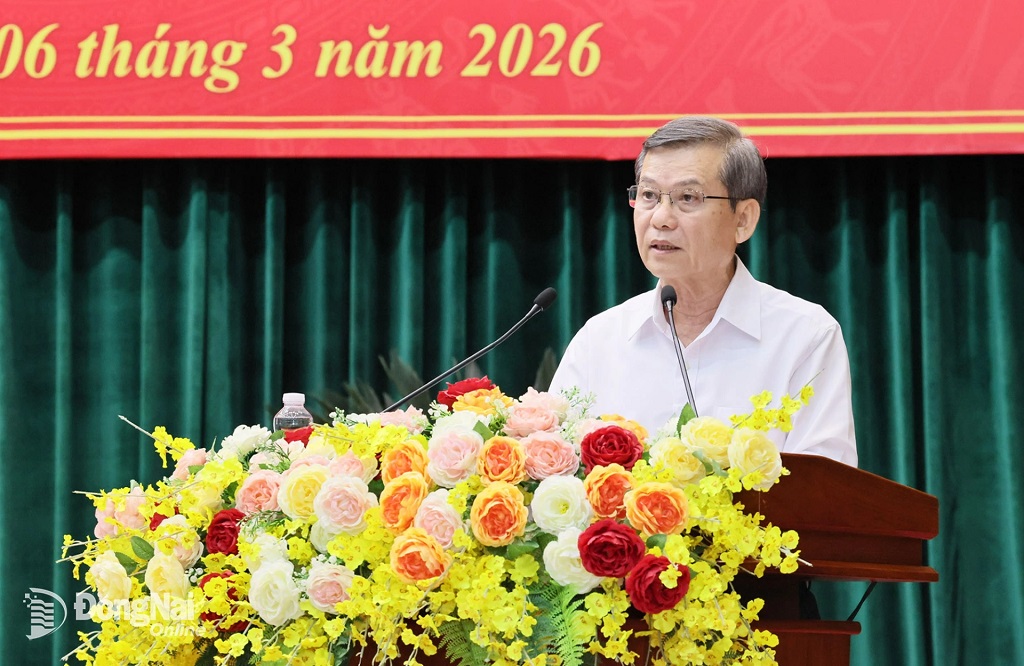 Ứng cử viên đại biểu Quốc hội khóa XVI Lê Minh Trí, Ủy viên Bộ Chính trị, Bí thư Trung ương Đảng, Trưởng Ban Nội chính Trung ương, Phó Trưởng ban Thường trực Ban Chỉ đạo Trung ương về phòng, chống tham nhũng, lãng phí, tiêu cực; Phó Trưởng ban Thường trực Ban Chỉ đạo Cải cách tư pháp Trung ương trình bày Chương trình hành động tại Hội nghị