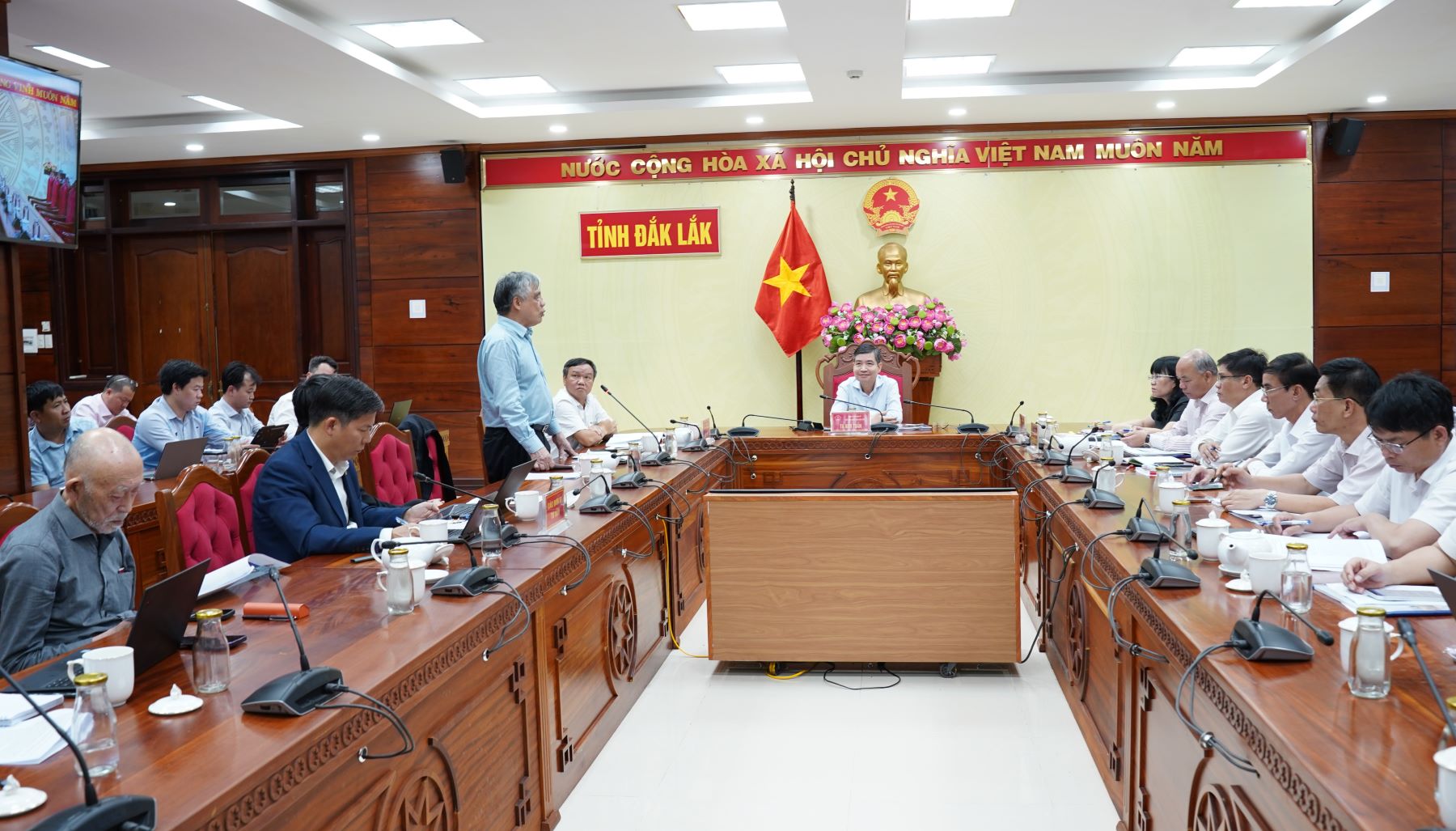 Một Cuộc họp của Ủy ban nhân dân tỉnh Đắk Lắk