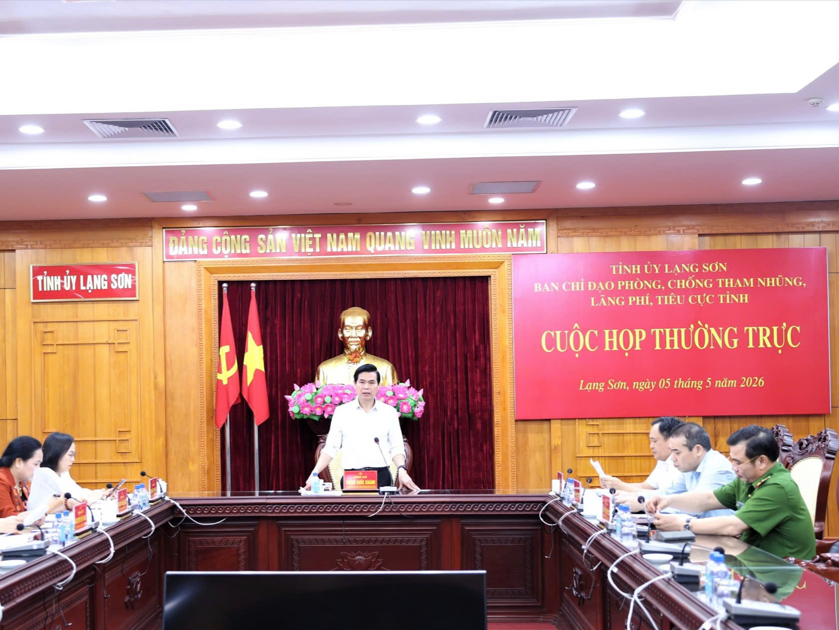 Đồng chí Hoàng Quốc Khánh, Ủy viên Trung ương Đảng, Bí thư Tỉnh ủy, Trưởng Ban Chỉ đạo phòng, chống tham nhũng, lãng phí, tiêu cực tỉnh Lạng Sơn phát biểu tại cuộc họp