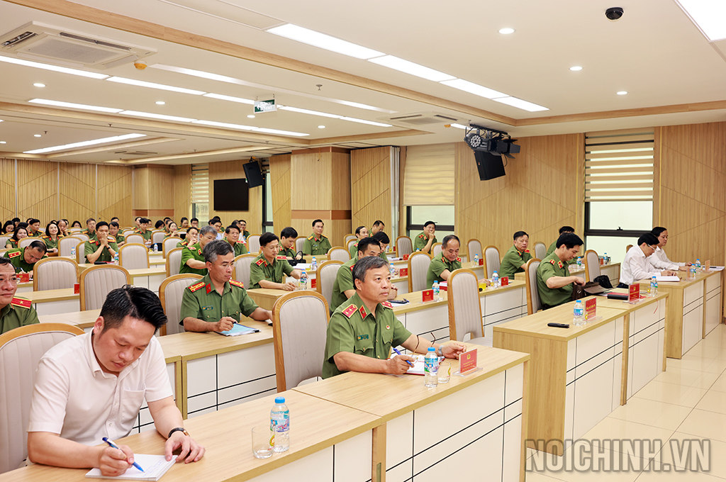 Học viên lớp bồi dưỡng nghiên cứu, học tập chuyên đề