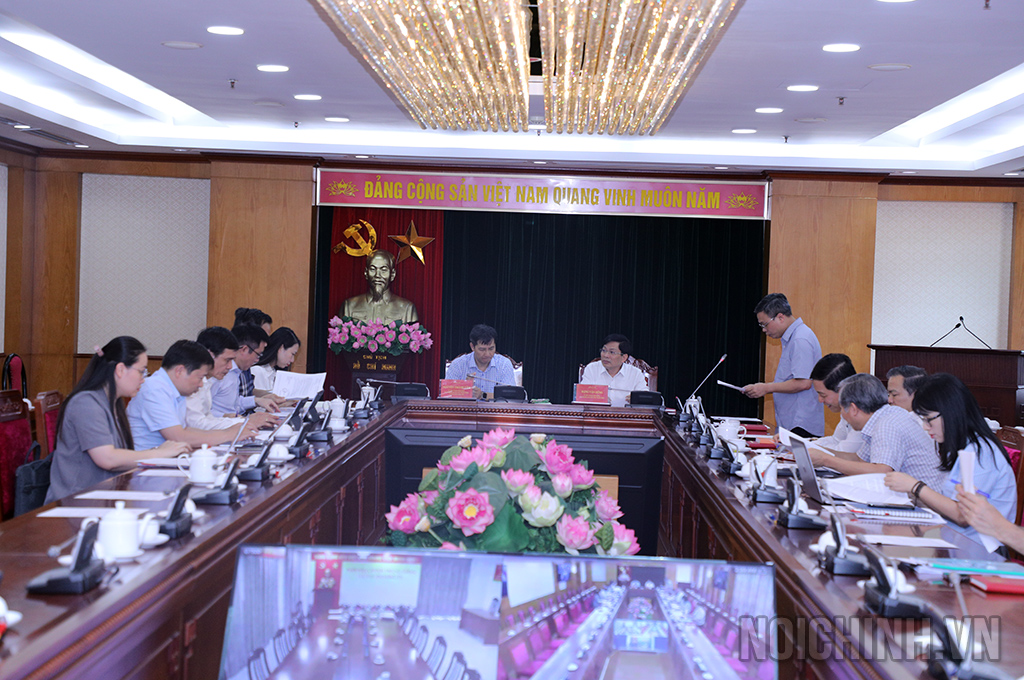 Quang cảnh buổi làm việc