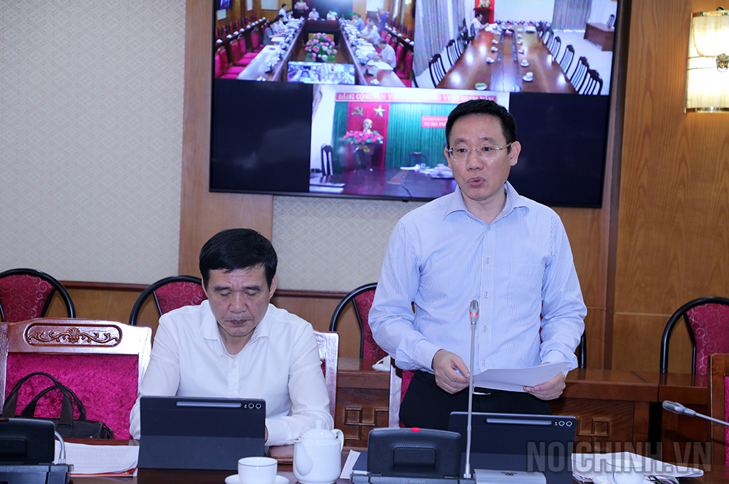 Đồng chí Lê Việt Trung, Phó Vụ trưởng Vụ Nghiên cứu khoa học tổ chức, cán bộ, Ban Tổ chức Trung ương, Thành viên Đoàn công tác phát biểu