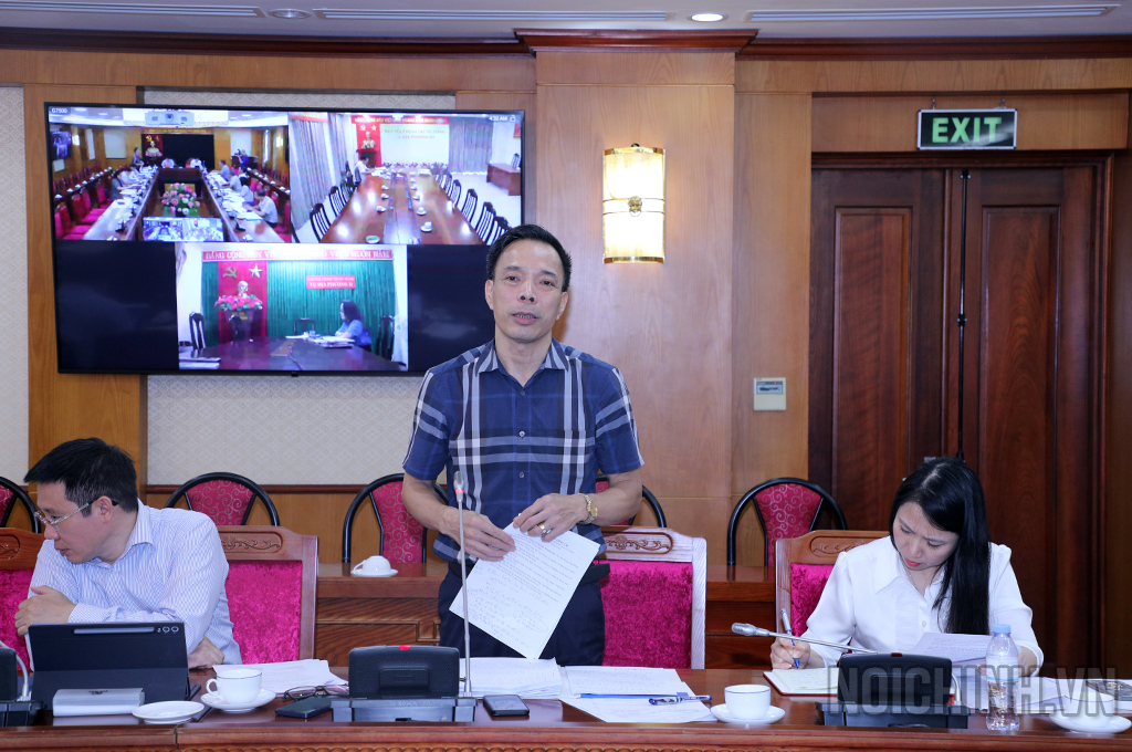 Đồng chí Nguyễn Xuân Tự, Phó Vụ trưởng, Vụ Công chức viên chức, Bộ Nội vụ, Thành viên Đoàn công tác phát biểu