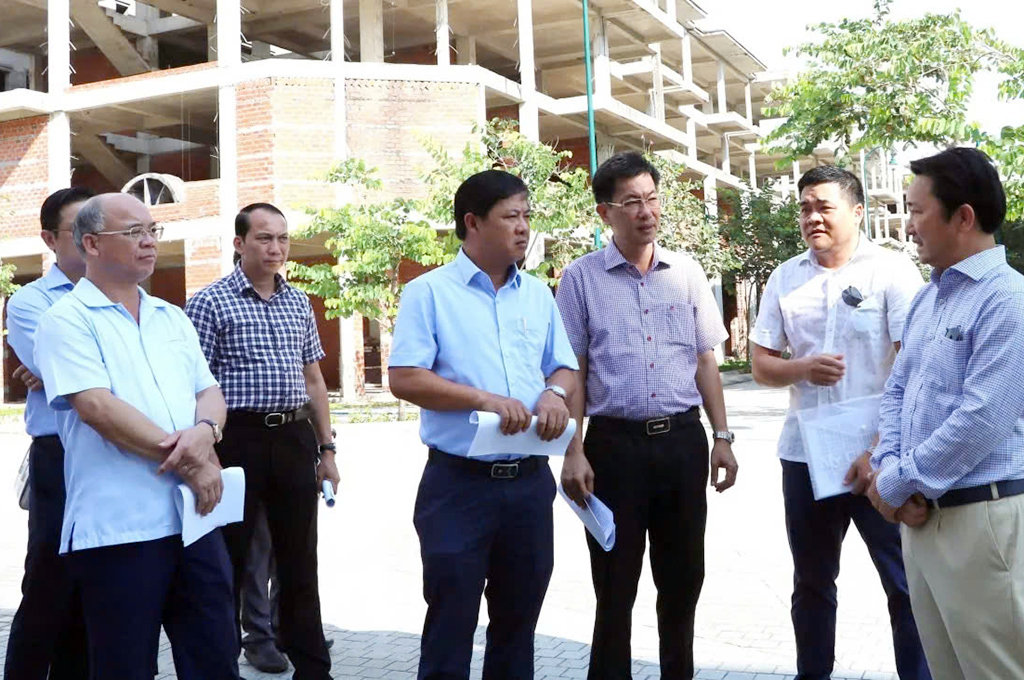 Đồng chí Lương Nguyễn Minh Triết, Ủy viên Trung ương Đảng, Bí thư Tỉnh ủy, Trưởng Đoàn đại biểu Quốc hội tỉnh cùng Đoàn công tác kiểm tra tiến độ triển khai một số dự án trên địa bàn tỉnh Đắk Lắk.