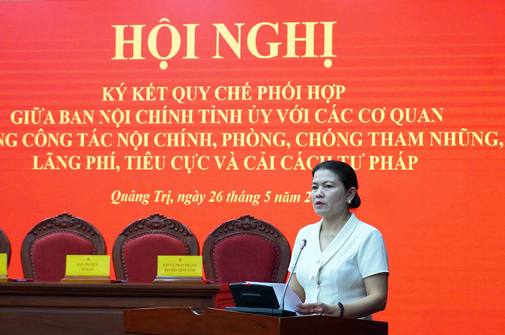 Đồng chí Ly Kiều Vân, Trưởng Ban Nội chính Tỉnh ủy Quảng Trị phát biểu tại Hội nghị