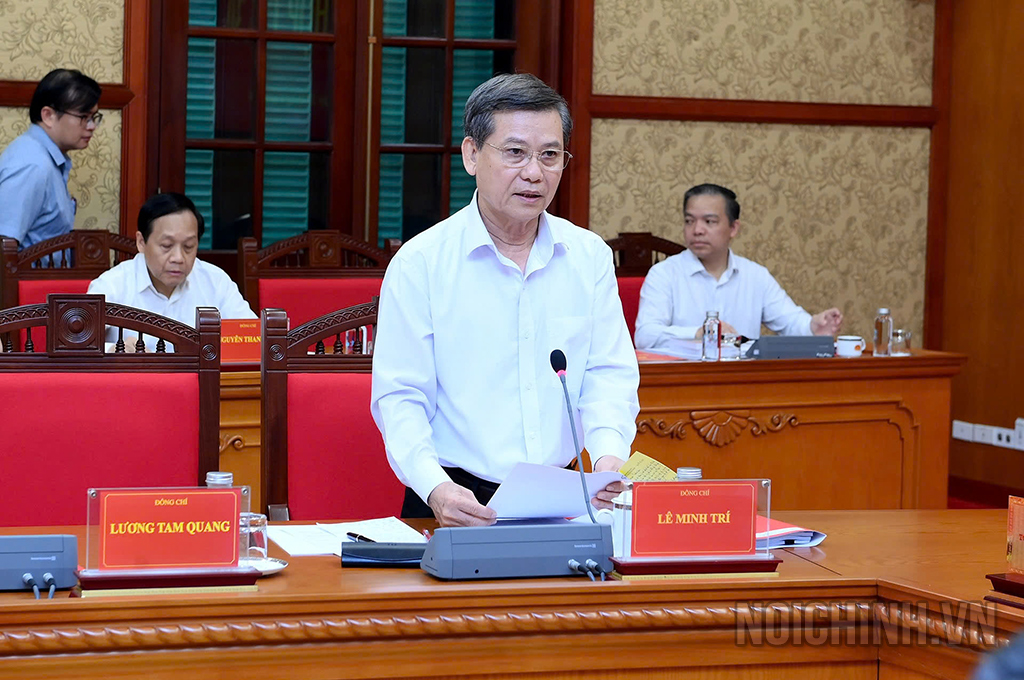 Đồng chí Lê Minh Trí, Ủy viên Bộ Chính trị, Bí thư Trung ương Đảng, Trưởng Ban Nội chính Trung ương, Phó Trưởng ban Thường trực Ban Chỉ đạo phát biểu tại Phiên họp