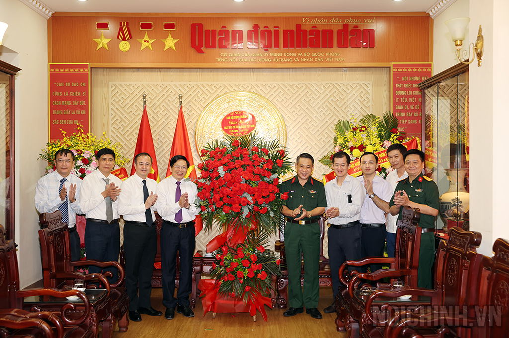 Đoàn cơ quan Ban Nội chính Trung ương chúc mừng Báo Quân đội nhân dân