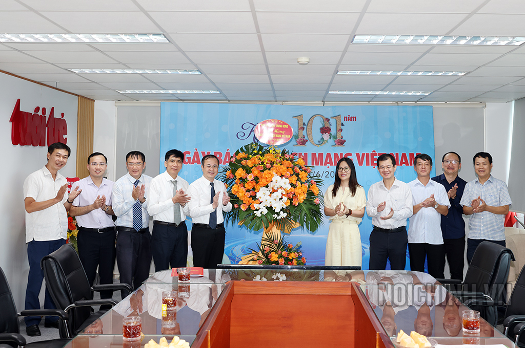 Đoàn Ban Nội chính Trung ương chúc mừng Báo Tuổi trẻ TP. Hồ Chí Minh