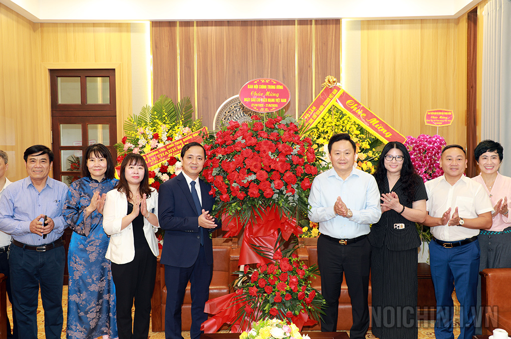 Đoàn cơ quan Ban Nội chính Trung ương chúc mừng Báo Nhân Dân