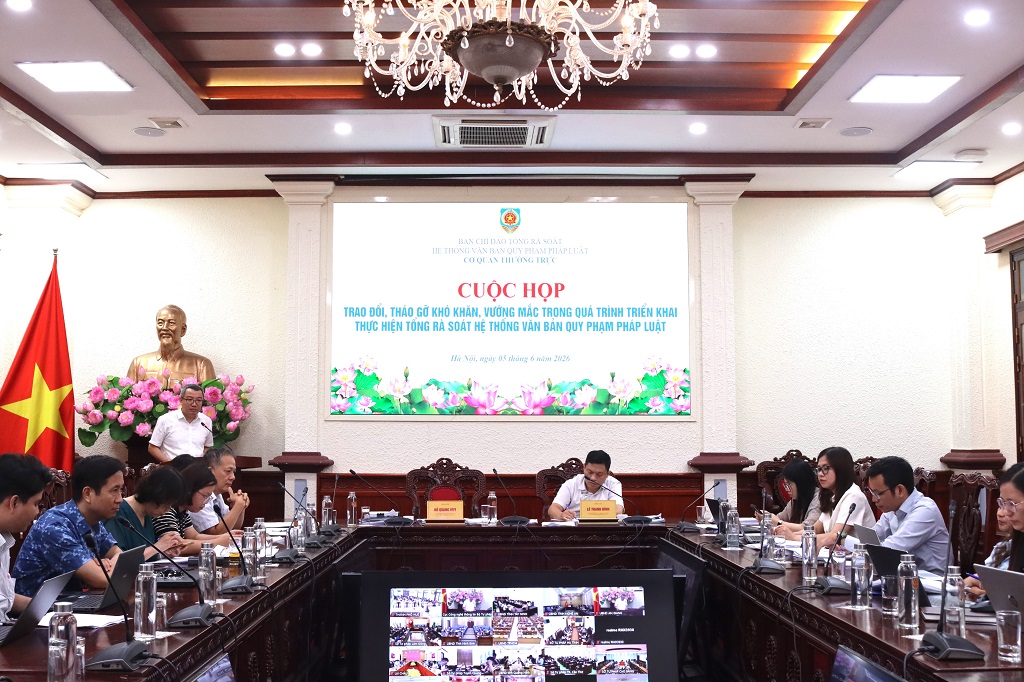 Toàn cảnh cuộc họp của Bộ Tư pháp với các địa phương để kịp thời tháo gỡ khó khăn, vướng mắc trong quá trình triển khai tổng rà soát