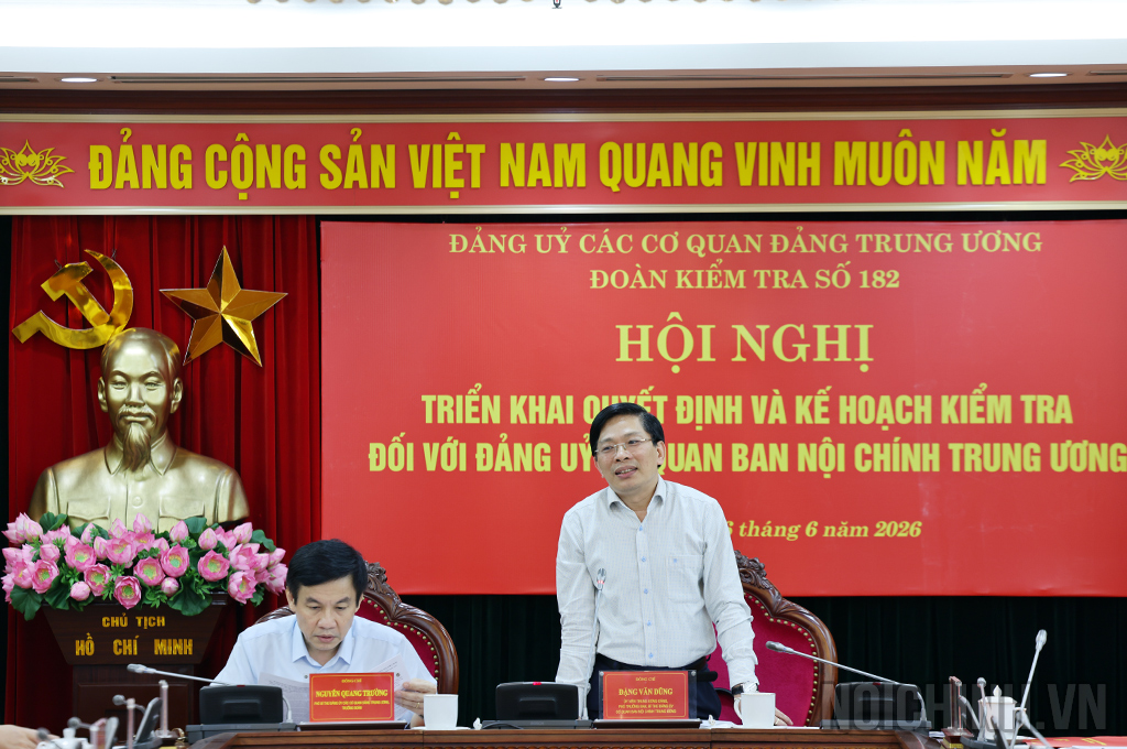 Đồng chí Đặng Văn Dũng, Ủy viên Trung ương Đảng, Ủy viên Đảng ủy các cơ quan Đảng Trung ương, Phó Trưởng Ban, Bí thư Đảng ủy cơ quan Ban Nội chính Trung ương phát biểu