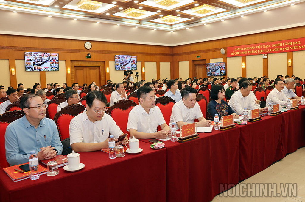 Các đại biểu dự Hội nghị