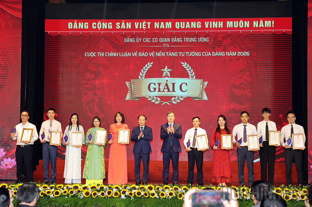 Các tác giả, nhóm tác giả nhận giải C Cuộc thi