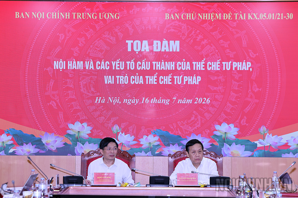 Các đồng chí chủ trì buổi tọa đàm