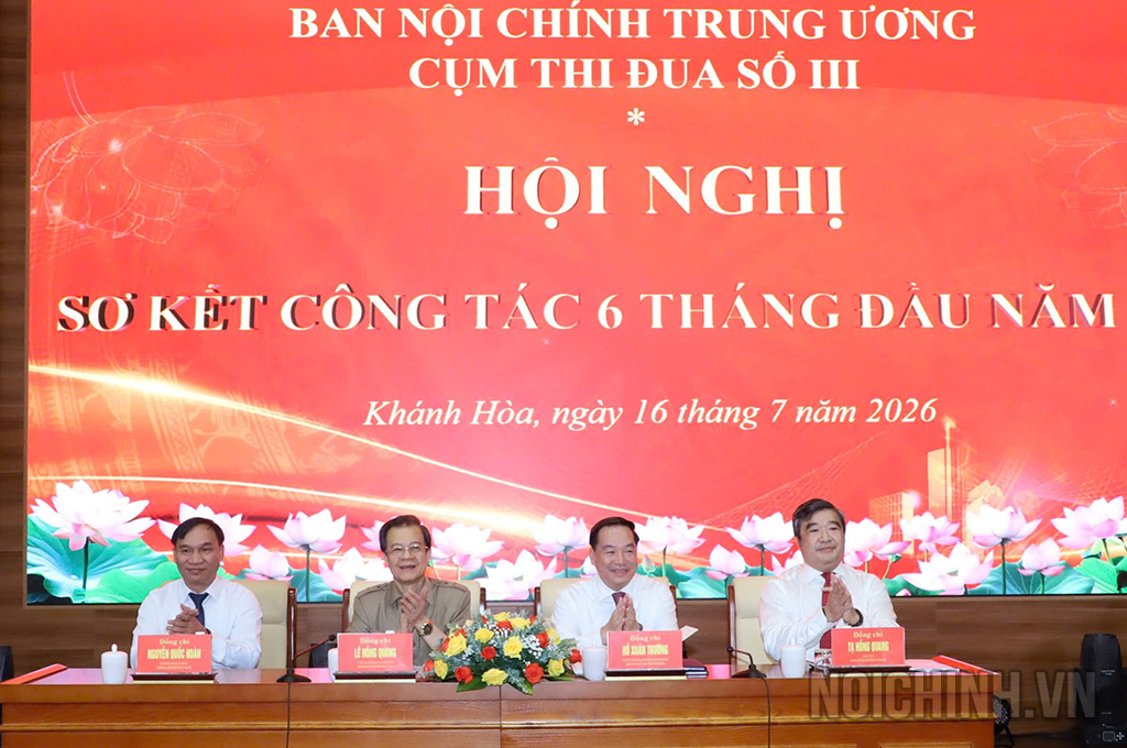 Các đồng chí chủ trì Hội nghị