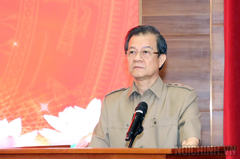 Đồng chí Lê Hồng Quang, Ủy viên Trung ương Đảng, Phó Trưởng Ban Nội chính Trung ương phát biểu kết luận Hội nghị