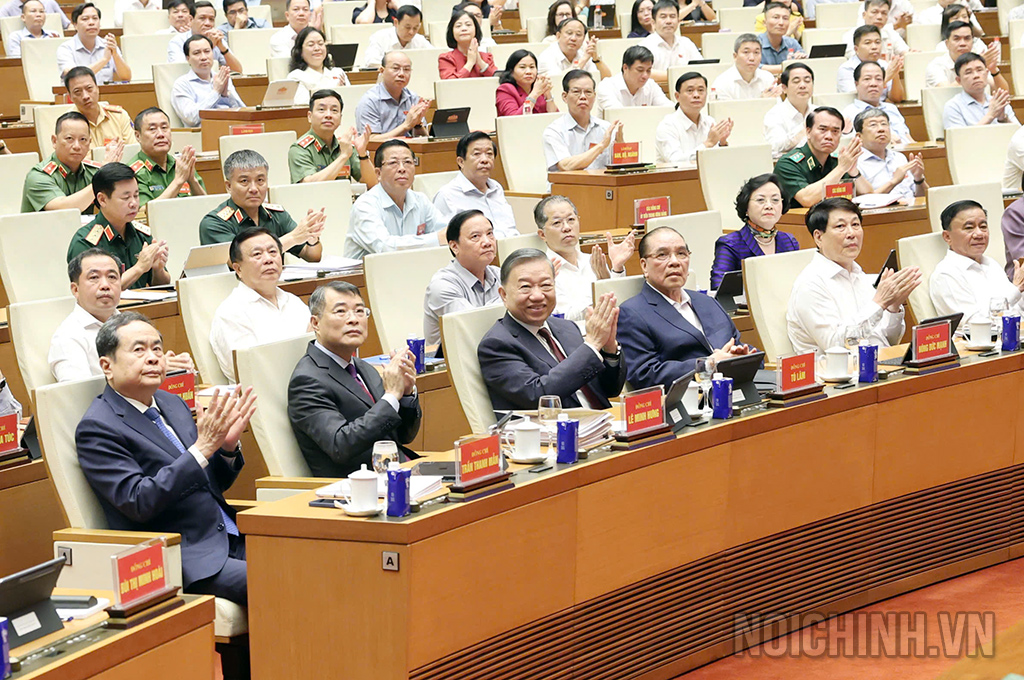 Các đại biểu tham dự Hội nghị tại điểm cầu Tòa nhà Quốc hội